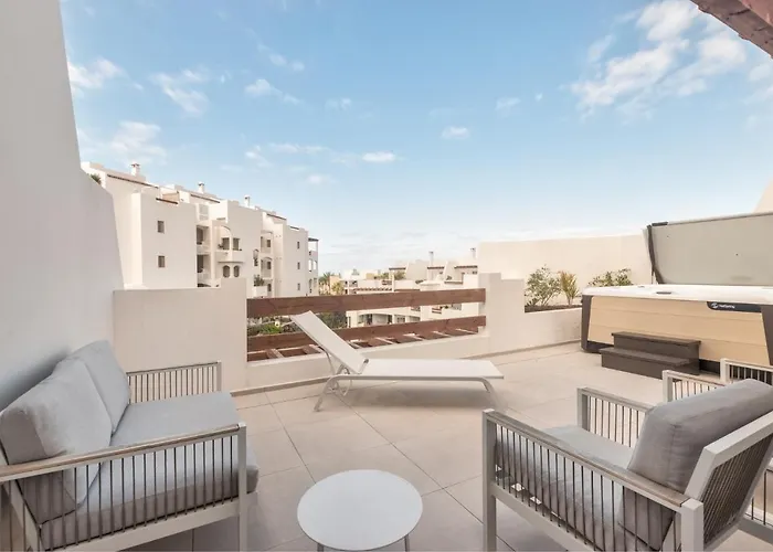 Teguise 3-3 Penthouse Pool View & Jacuzzi 2b *