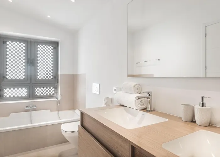 Teguise 3-3 Penthouse Pool View & Jacuzzi 2b Semesterbostad