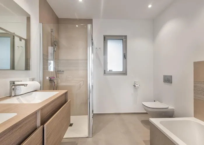 Teguise 3-3 Penthouse Pool View & Jacuzzi 2b Semesterbostad