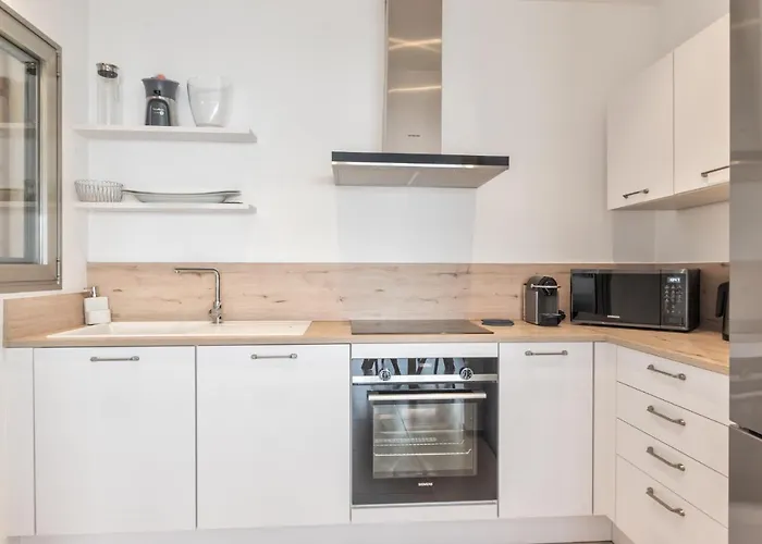 Teguise 3-3 Penthouse Pool View & Jacuzzi 2b Semesterbostad