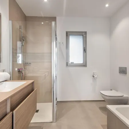 Teguise 3-3 Penthouse Pool View & Jacuzzi 2b 度假居